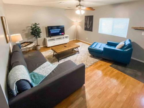 Camelback East Casa | Modern Farmhouse with Guest House Near Park