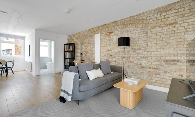 Farringdon Apartamento | Modern Farringdon 1BR, open plan, opposite train, by Blueground