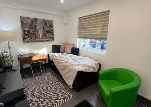 Runnymede Apartamento | Modern flat in Egham by Royal Holloway University Royal Ascot and Windsor near Heathrow Airport