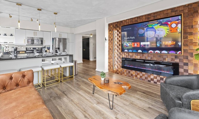 Wholesale District Apartamento | Modern Flat off Meridian - Walk Anywhere Downtown