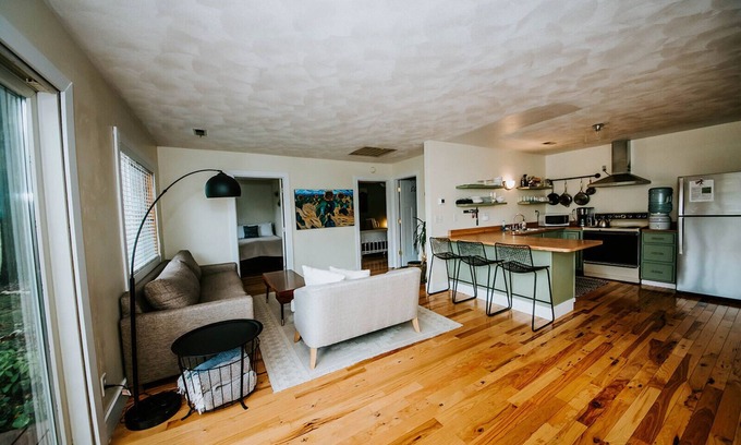 Battle Creek Casa | Modern Flat on Organic Farm