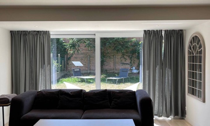 Ostend Condominio | Modern flat with garden and parking