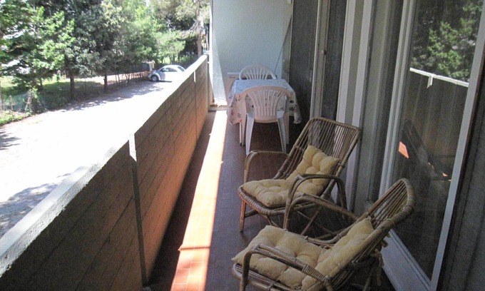 Grado Pineta Apartamento | Piso moderno con balcón y ascensor en Grado Pineta