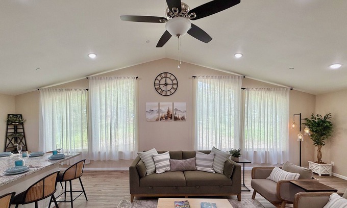 Mariposa Casa | Modern Forest Escape with Private Meadow 1 hr Yosemite Home Away From Home