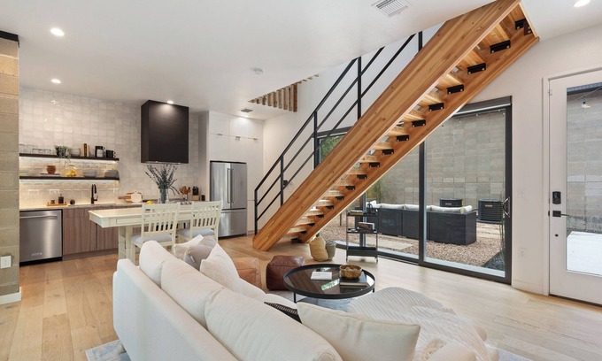 MLK Casa | Modern Forest Retreat - 2.5 miles from downtown Austin