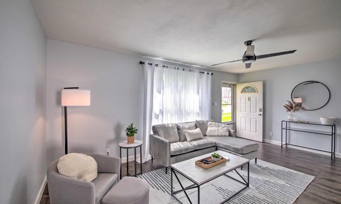 Fort Wayne Casa | Modern Fort Wayne Home with Yard - 3 Mi to Dtwn
