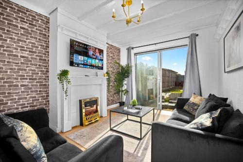Great Barr Casa | Modern Four Bed House - Parking - Garden - Netflix 802W