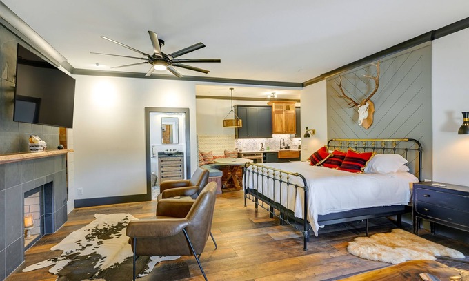 Franklin Apartamento | Modern Franklin Studio: Prime Downtown Location!
