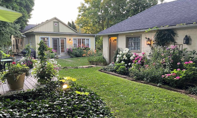 Historic Old Town Casa | Modern French Cottage in Old Town! "The 506"