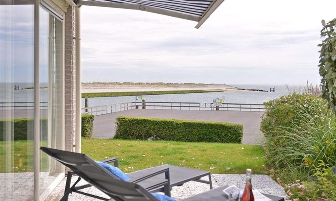 Kamperland Casa | Modern furnished detached bungalow, located on the marina