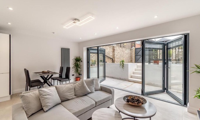 Notting Hill Apartamento | Modern Garden Flat with Private Parking