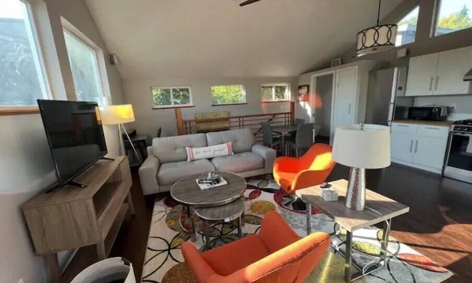 Central District Casa | Modern gateway to character-rich Madison Valley