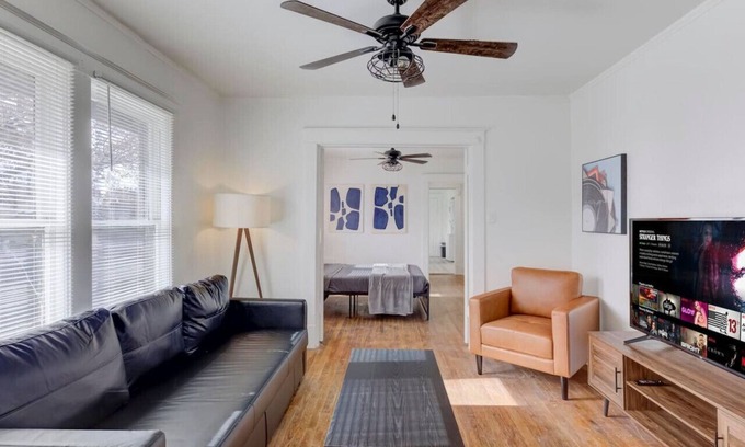 Cooper-Young Historic District Apartamento | Modern Gem in Cooper-Young: Remodeled Haven