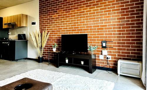 Greater Johannesburg Metropolitan Area Apartamento | Modern Gem Near Mall of Africa!