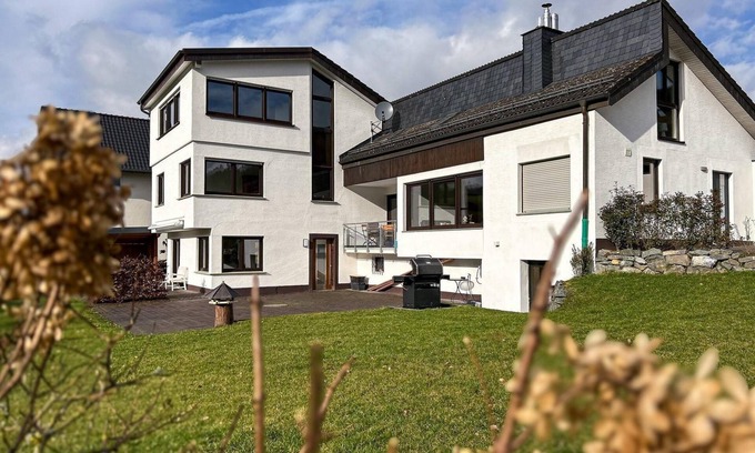 Meschede Casa | Modern, Gerenoveerd, Splitlevel Vakantiehuis Vlakbij Hennesee
