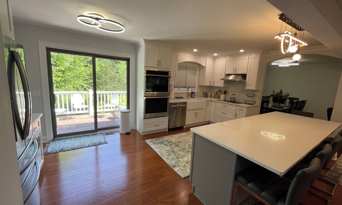 Poughkeepsie Casa | Modern Getaway Retreat House on 2 Acres
