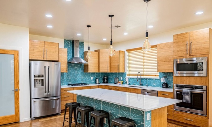 Northeast Heights Casa | Modern Getaway- Voice Activated Smart Home!