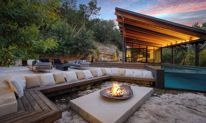 Austin Casa | Wander Falling Leaves