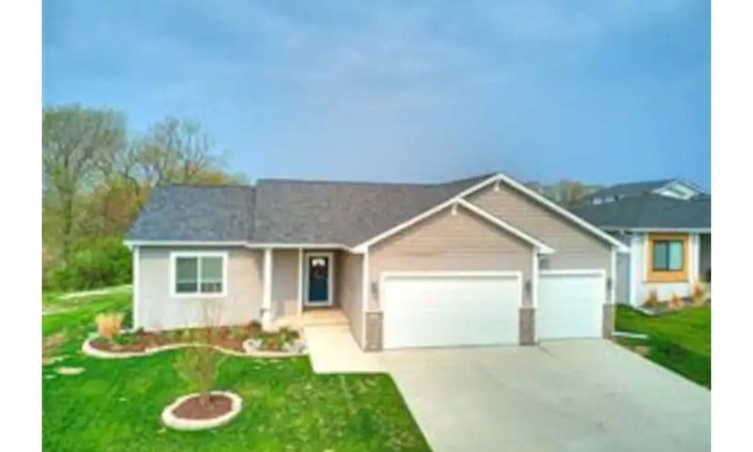 Ames Casa | Modern Gorgeous 6 BR 3 Bath Ranch Home West Side OR 2nd Home Option Near Stadium