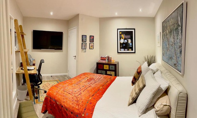 Cambridge Casa | Modern, Gr Floor 1 bed, bathroom, garden & private entry with Free Parking