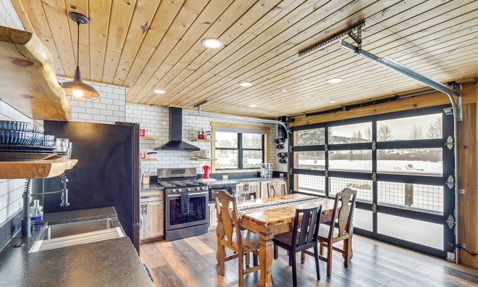 Granby Cabina | Modern Granby Retreat: Fish, Hike & Relax!