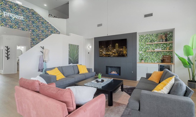 Grand Prairie Casa | Modern Grand Prairie Retreat w/ Pool Game Room -10 Min to Stadiums & More