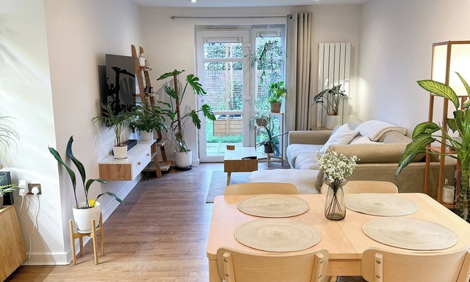 Selhurst Apartamento | Modern ground floor flat- great transport links. Private parking space included.