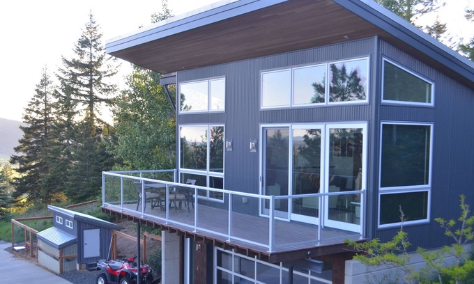 Coeur d'Alene Cabaña | Modern Guest House with Panoramic Lake and Palouse Views