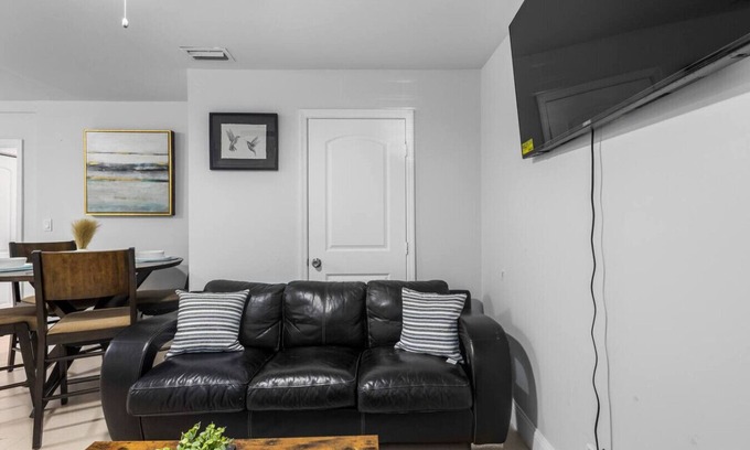 The Roads Casa | Modern Guest House Apt/Next to Brickell/1Bed/1Bath