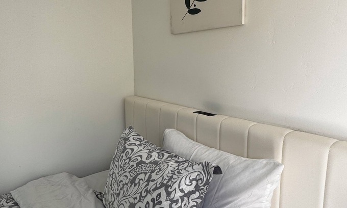Saratoga Apartamento | Modern Guesthouse With Amenities in Quiet Saratoga
