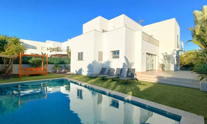 Can Ramon Villa | Moderna casa con piscina privada