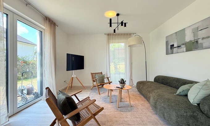 Unteruhldingen Apartamento | Modern Harmony suite with covered terrace near the lake and beach in Uhldingen-