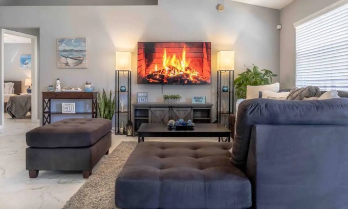 Winter Haven Casa | Modern heated pool (salted) home 15min to Legoland