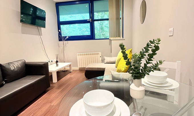 Harlington Apartamento | Modern HeathrowApt–3 Mins to Terminals, For4, Free Welcome Snacks/Windsor Castle
