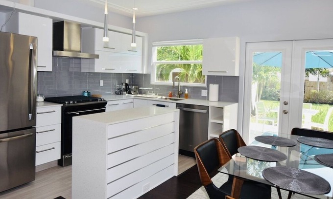 Flamingo Parks Casa | Modern historic home 2 miles from beach.
