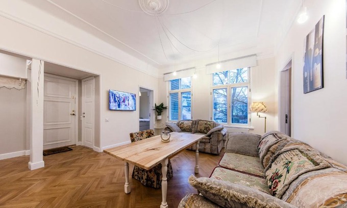 Tatari Apartamento | Modern History Apartment
