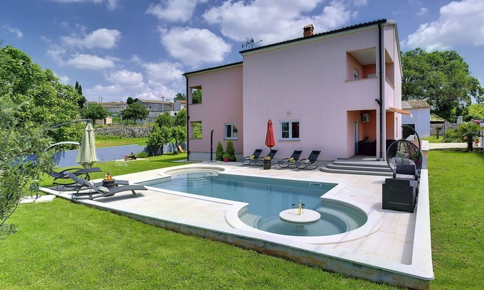 Orihi Casa | Modern Hoilday Home with Pool in Orihi