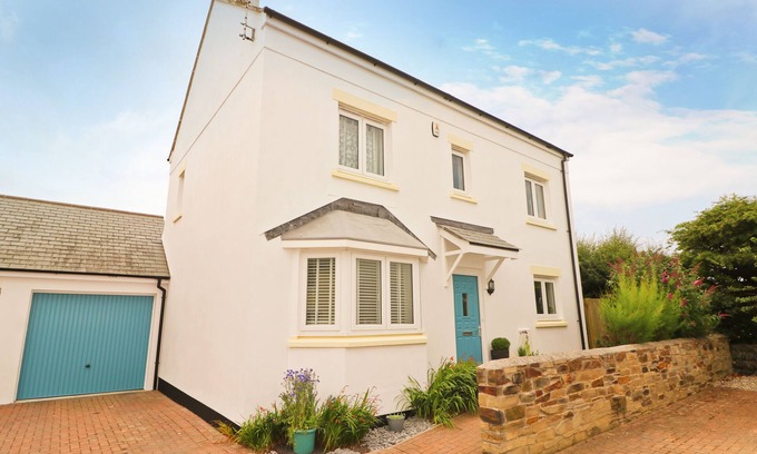 St Merryn Casa | Modern holiday home in central St Merryn, close to beautiful beaches