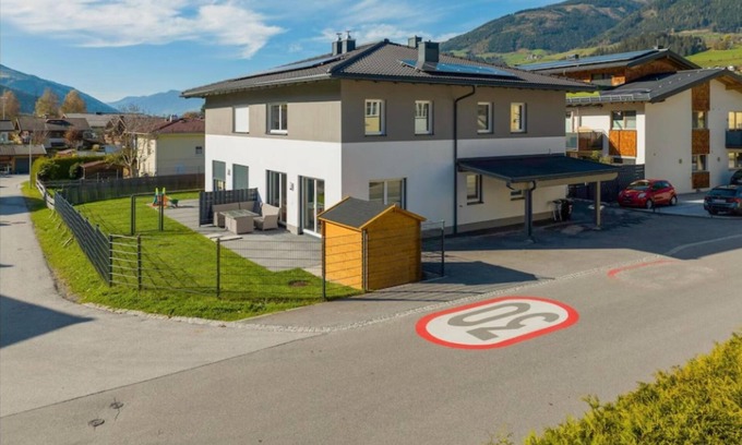 Niedernsill Casa | Modern holiday home with a garden near Kaprun