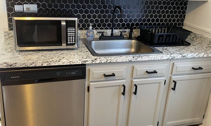 New Haven Apartamento | Modern Home 10 minutes from Yale Hospital & University