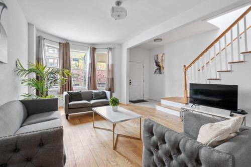 The Heights Casa | Modern Home 4BR 3BA - 20 Min to Timesquare