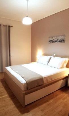 Ampelokipoi Apartamento | Modern home, 6' from the Metro