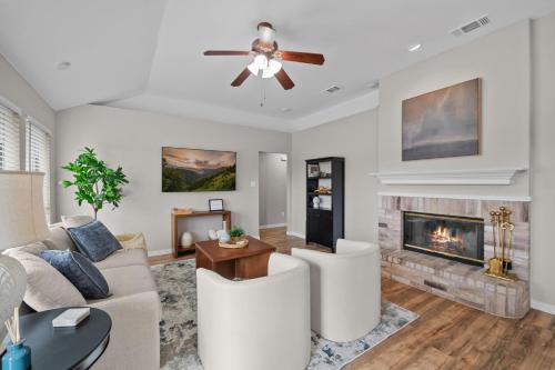 South Arlington Casa | Modern Home Close to It All in DFW Texas!