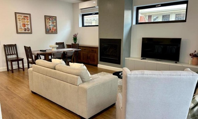 Preston Casa | Modern Home - gr8 4 groups