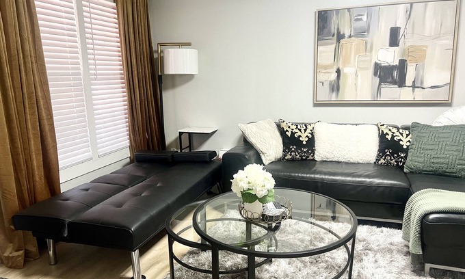 Central Arlington Casa | Modern home II the AT&T stadium-5 mins walk