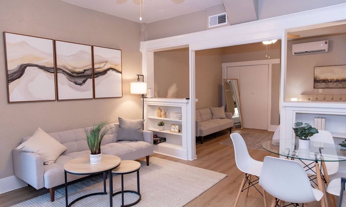 Governmental Mall Condominio | Modern Home in Heart of Downtown Phoenix: Unit D