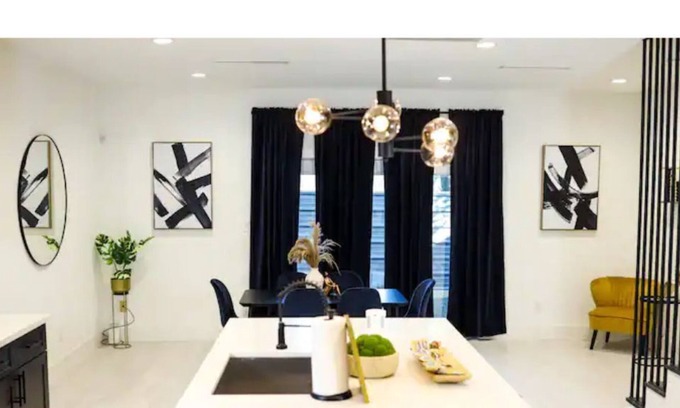 Foster Place Casa | Modern Home in HTX| NRG/Med Ctr+Downtown|Luxe 3BDR