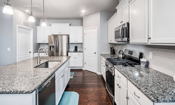 Huntersville Casa | Modern home in one of Huntersville's best Work-Live-Play communities.