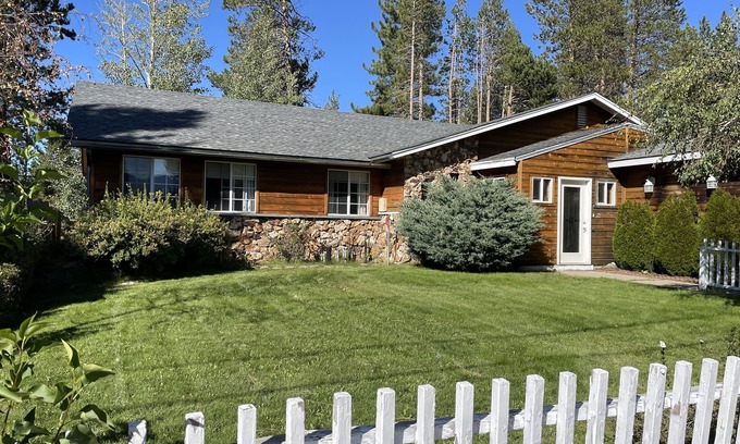 Rancho Bijou Casa | Casa moderna, ubicada en Bijou Meadow