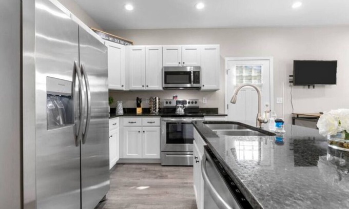 East Durham Casa | Modern home, located in downtown